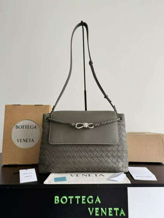 Picture of Bottega Veneta Handbags _SKUfw232840682fw